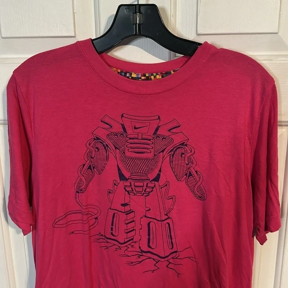 Nike pink tshirt size Large slim women’s